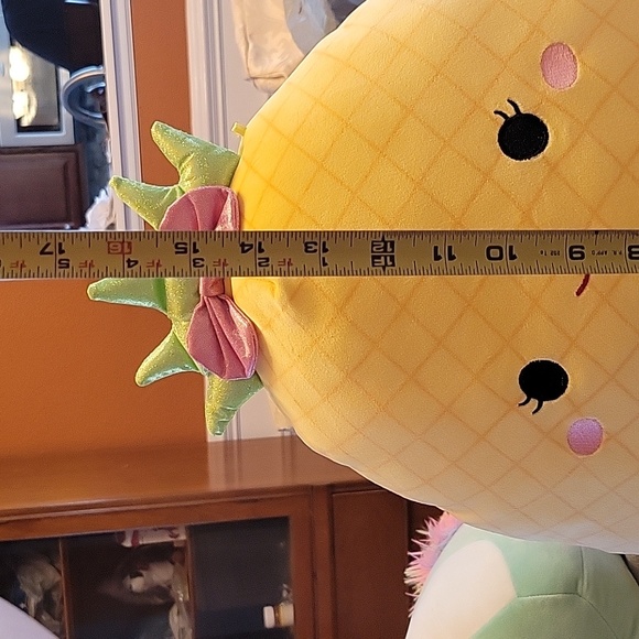 SQUISHMALLO Maui the Pinapple - Picture 7 of 8